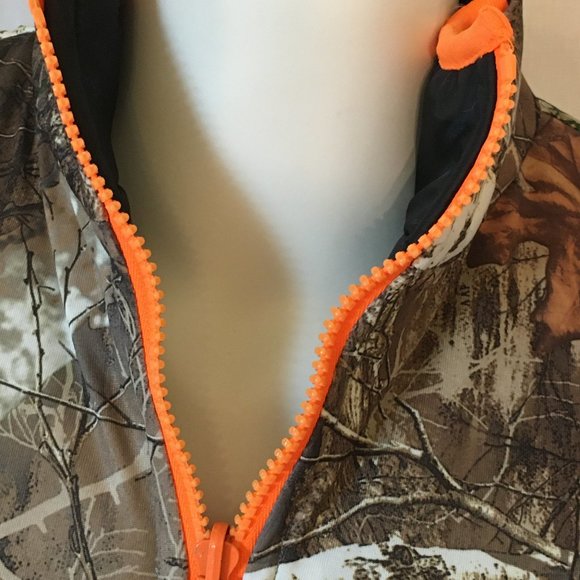 Realtree Camo Reversible Insulated Hunting Vest - Picture 6 of 10